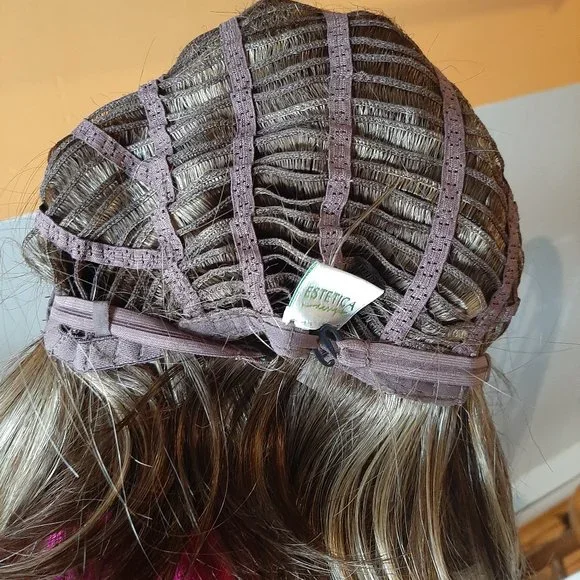 WIG - Picture 3 of 9